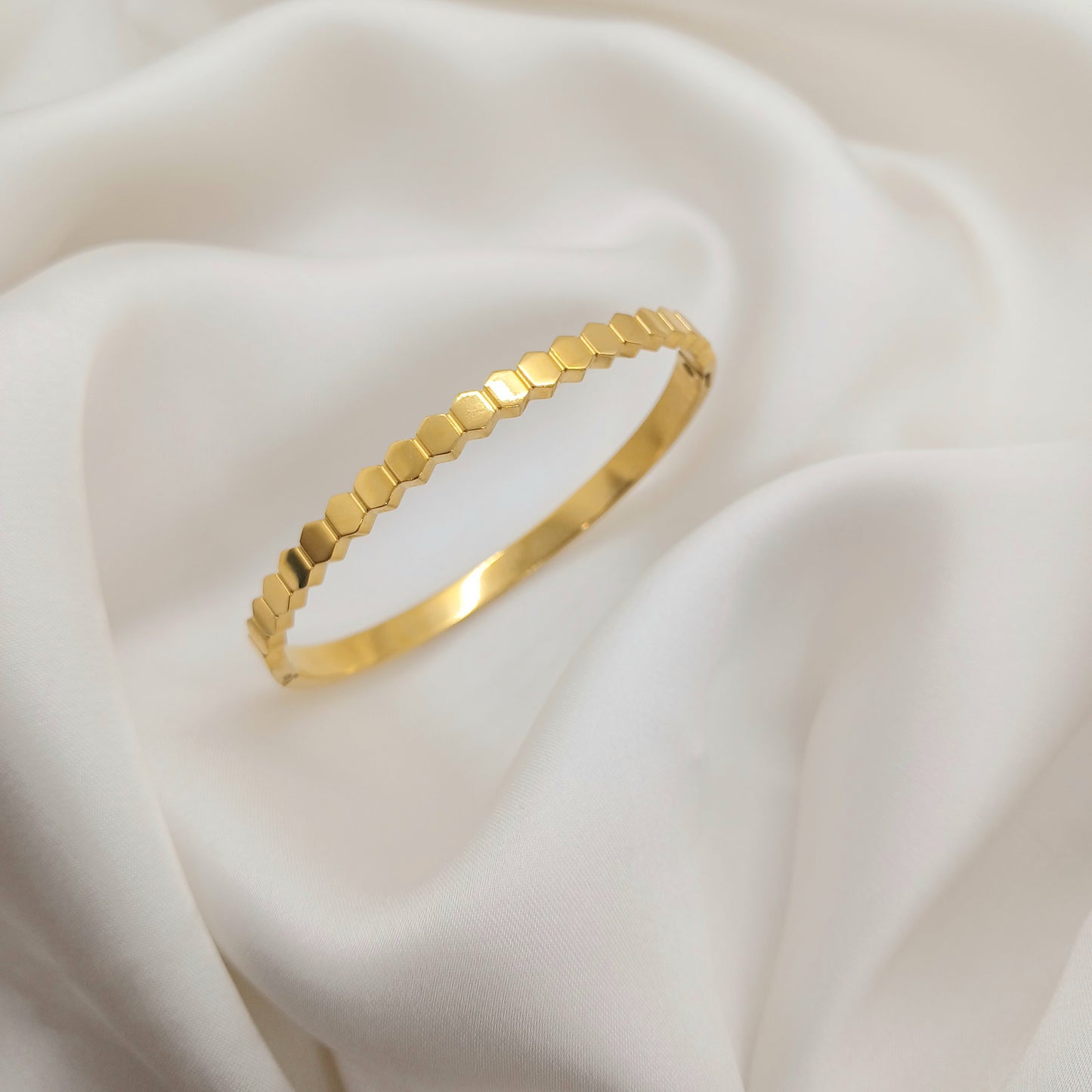 Honeycomb Handcuff