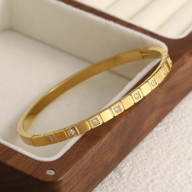 Treasure Handcuff