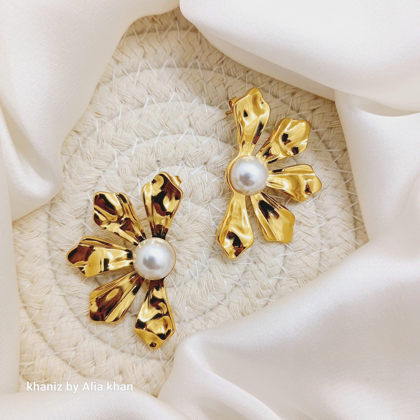 Petals & pearl earrings