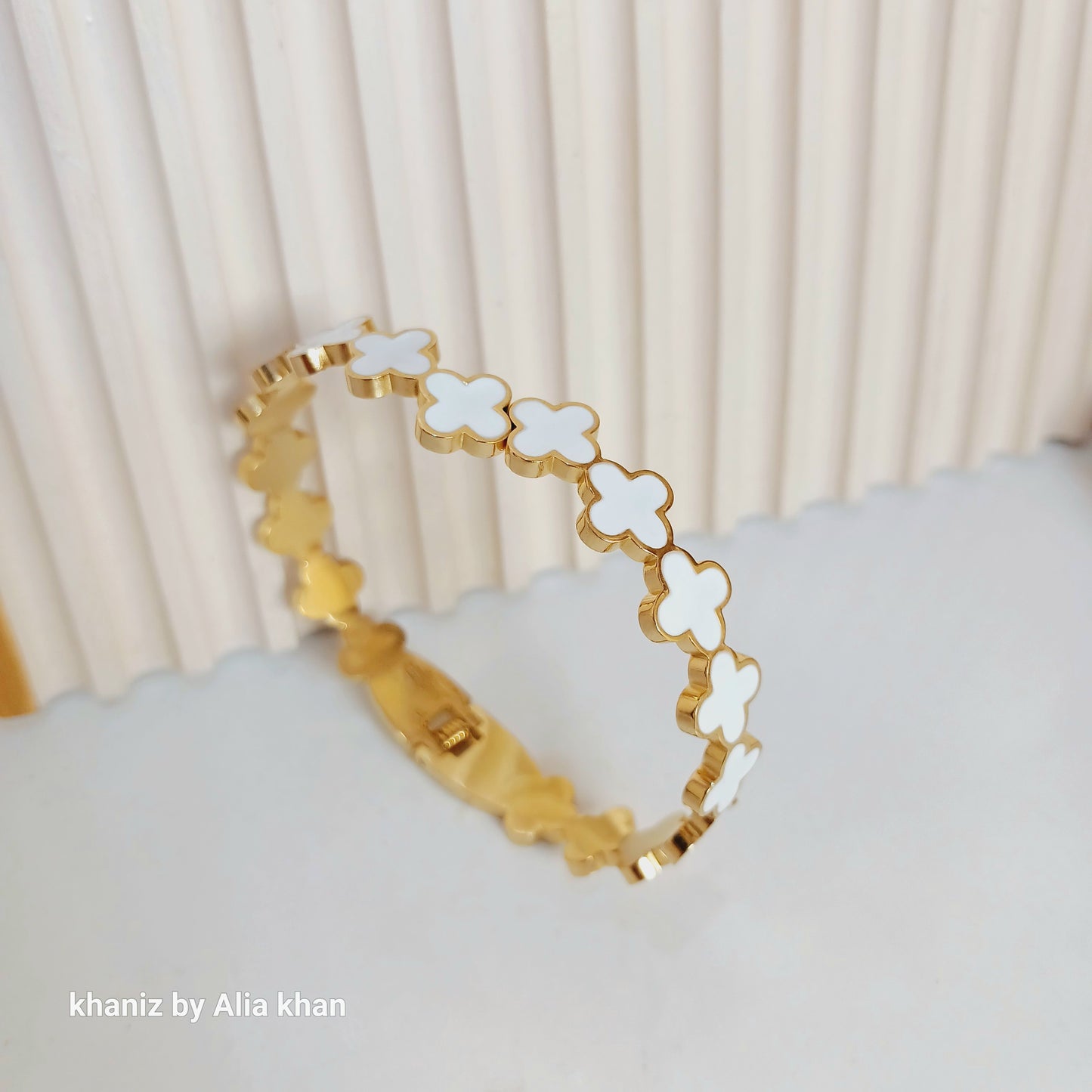 White Clover Handcuff