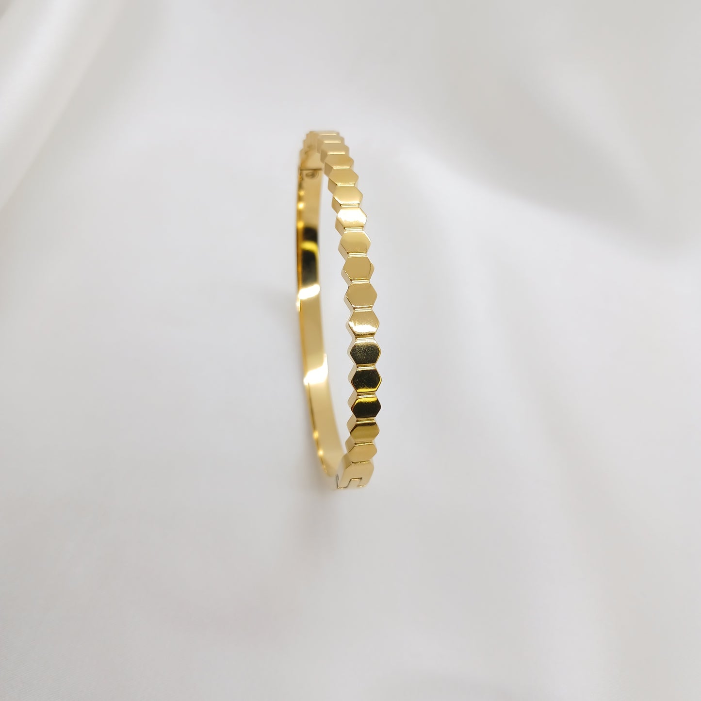 Honeycomb Handcuff
