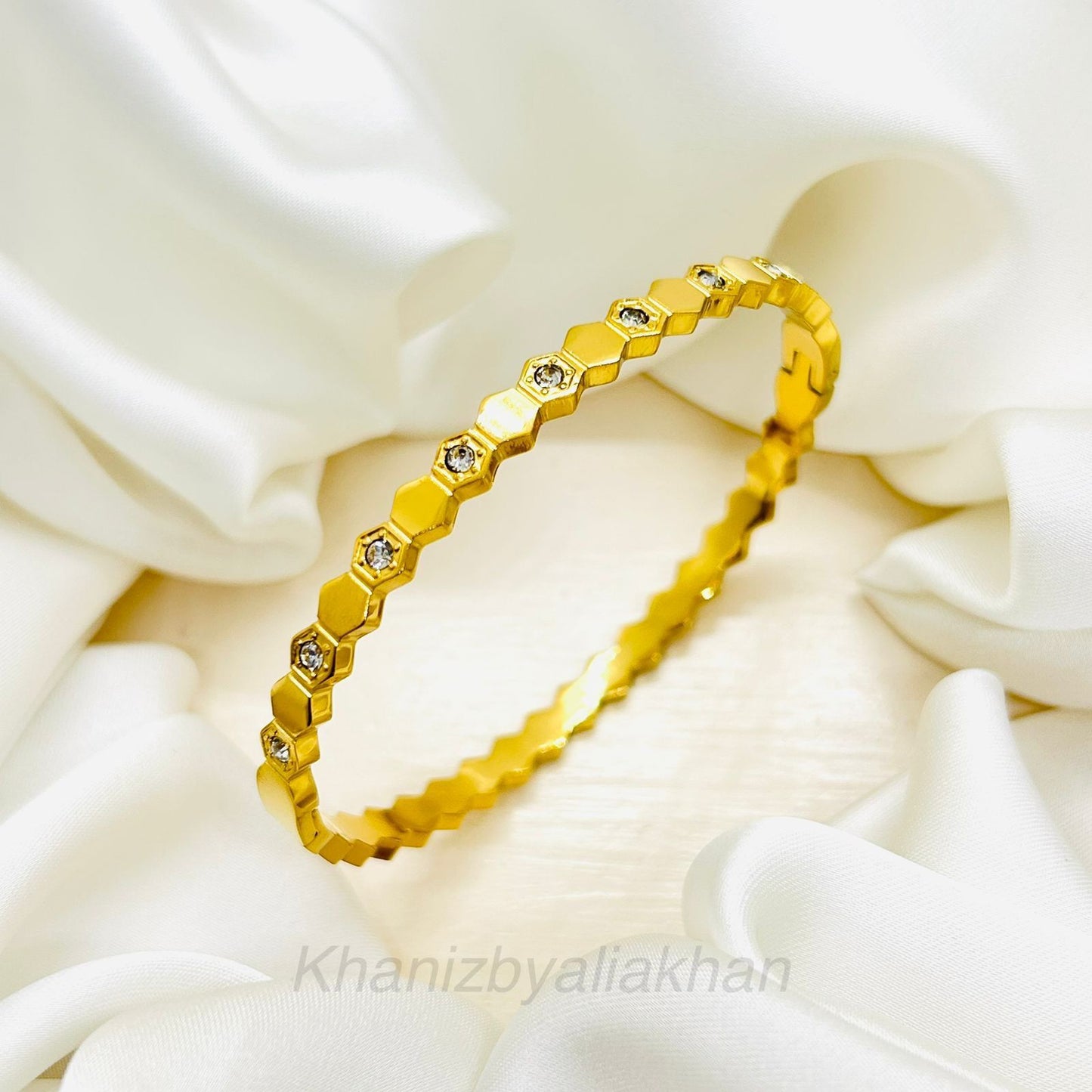 Elite Honeycomb Handcuff