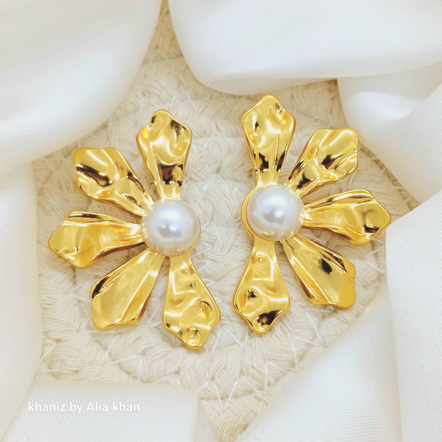 Petals & pearl earrings