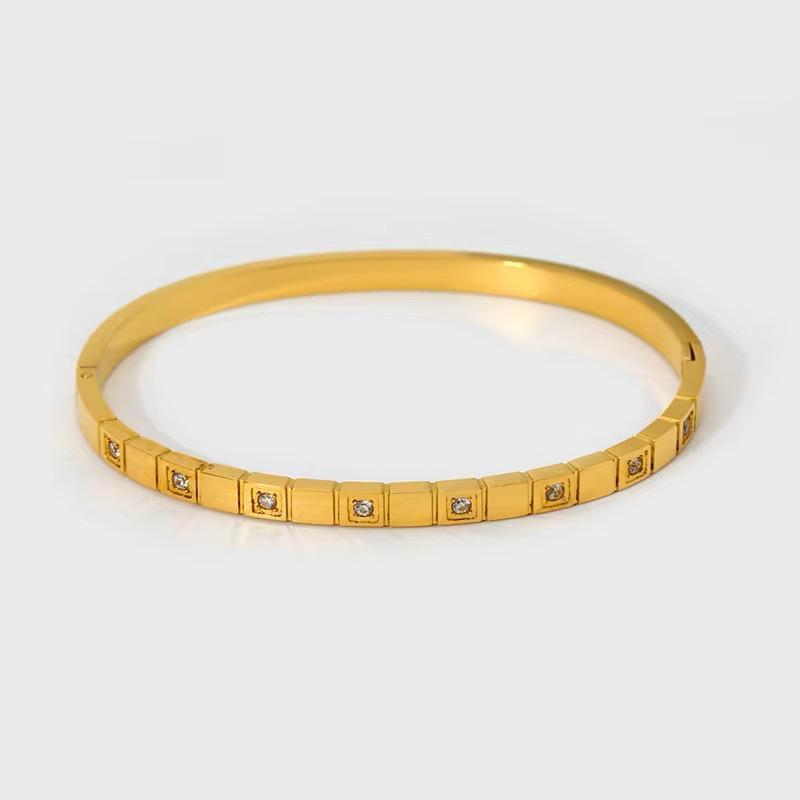 Treasure Handcuff