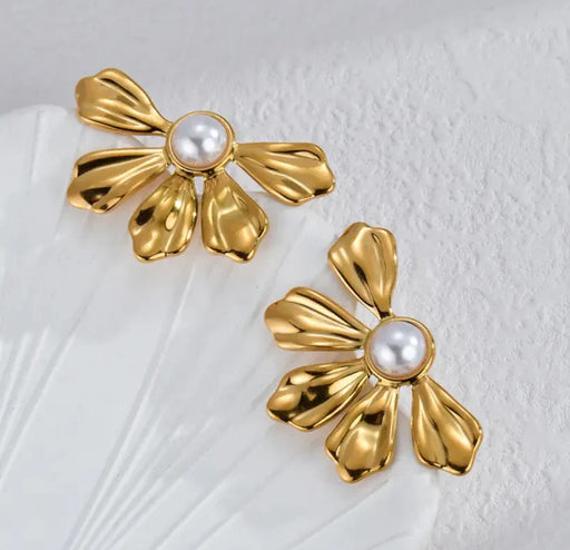 Petals & pearl earrings