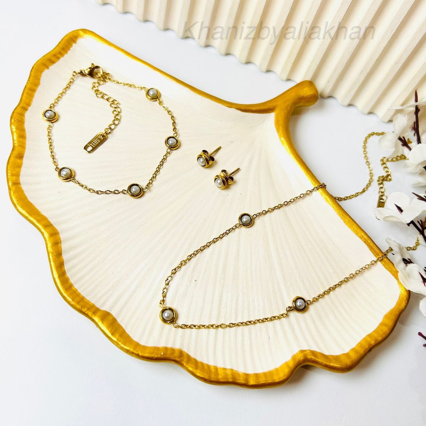 Dainty Pearl Set