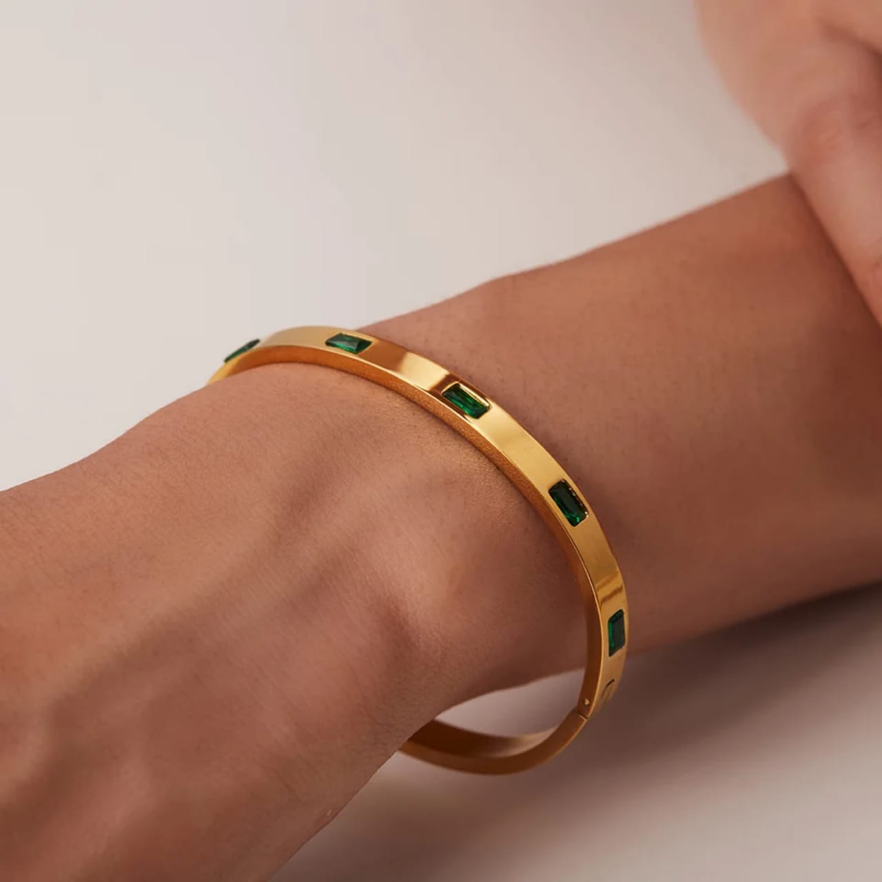 Emerald Gem Handcuff