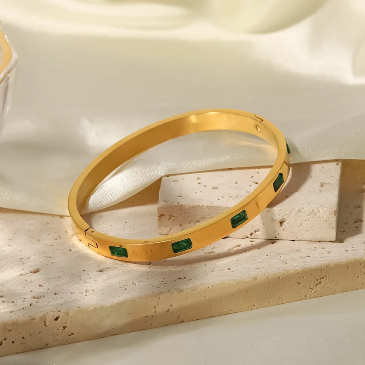 Emerald Gem Handcuff