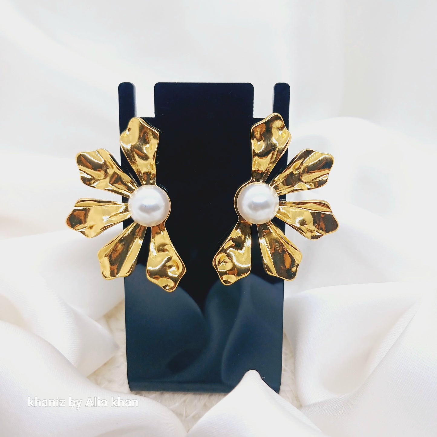 Petals & pearl earrings