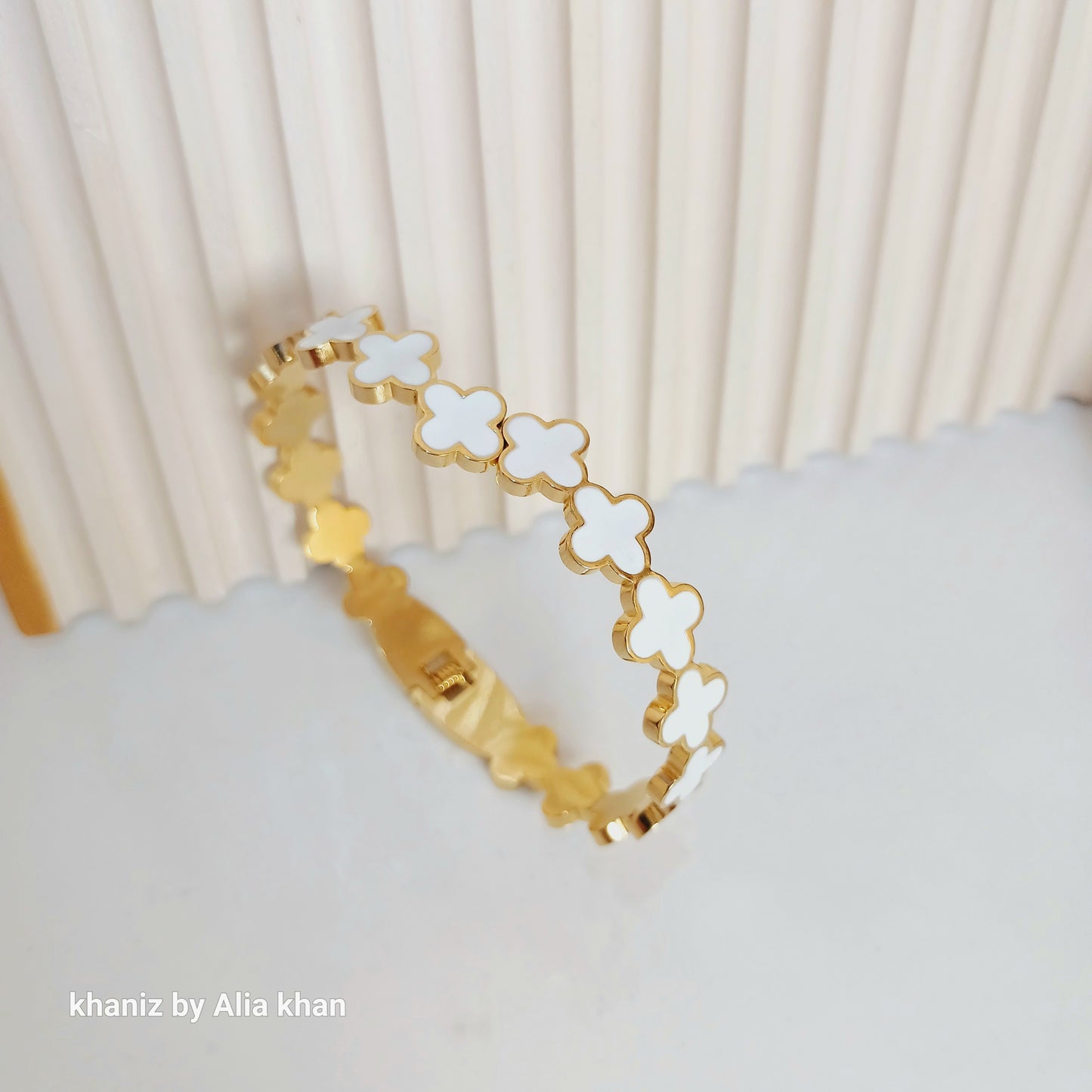 White Clover Handcuff
