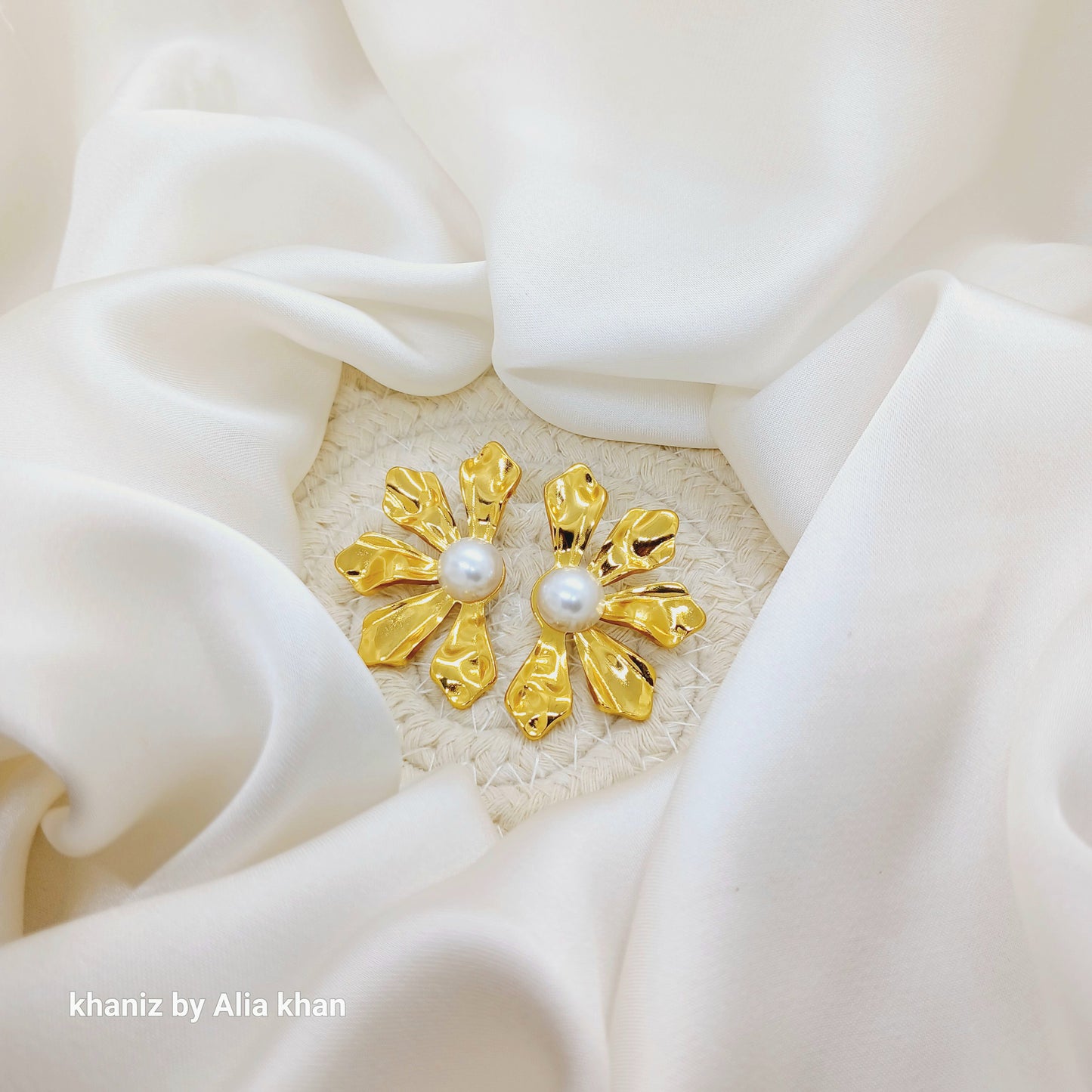 Petals & pearl earrings