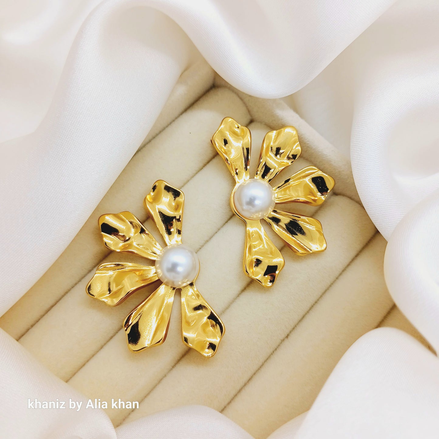 Petals & pearl earrings