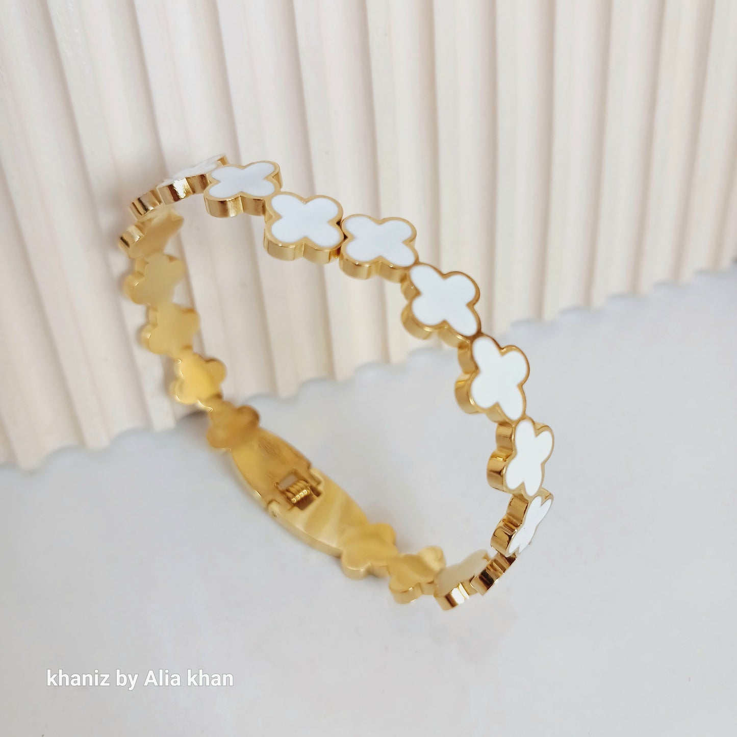White Clover Handcuff