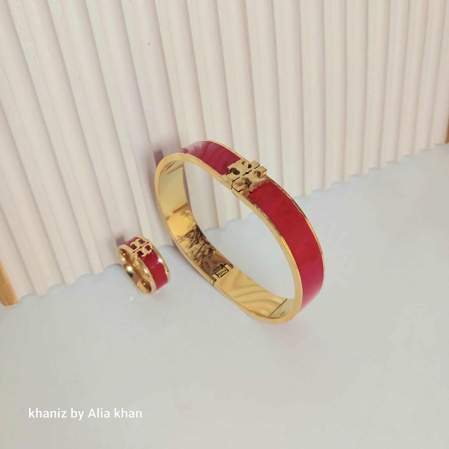 Red Tory Set