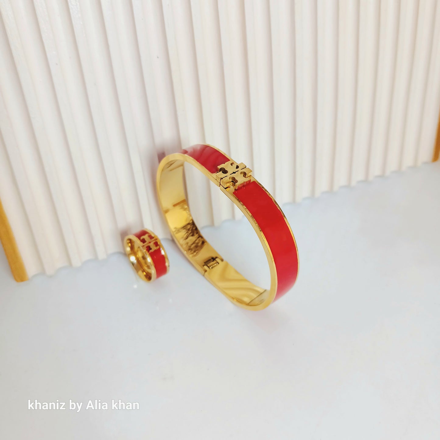 Red Tory Set
