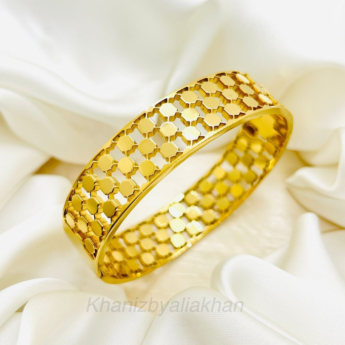 Mesh Grid Handcuff