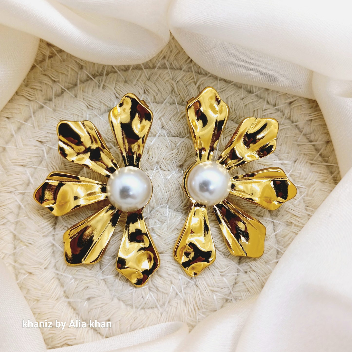 Petals & pearl earrings