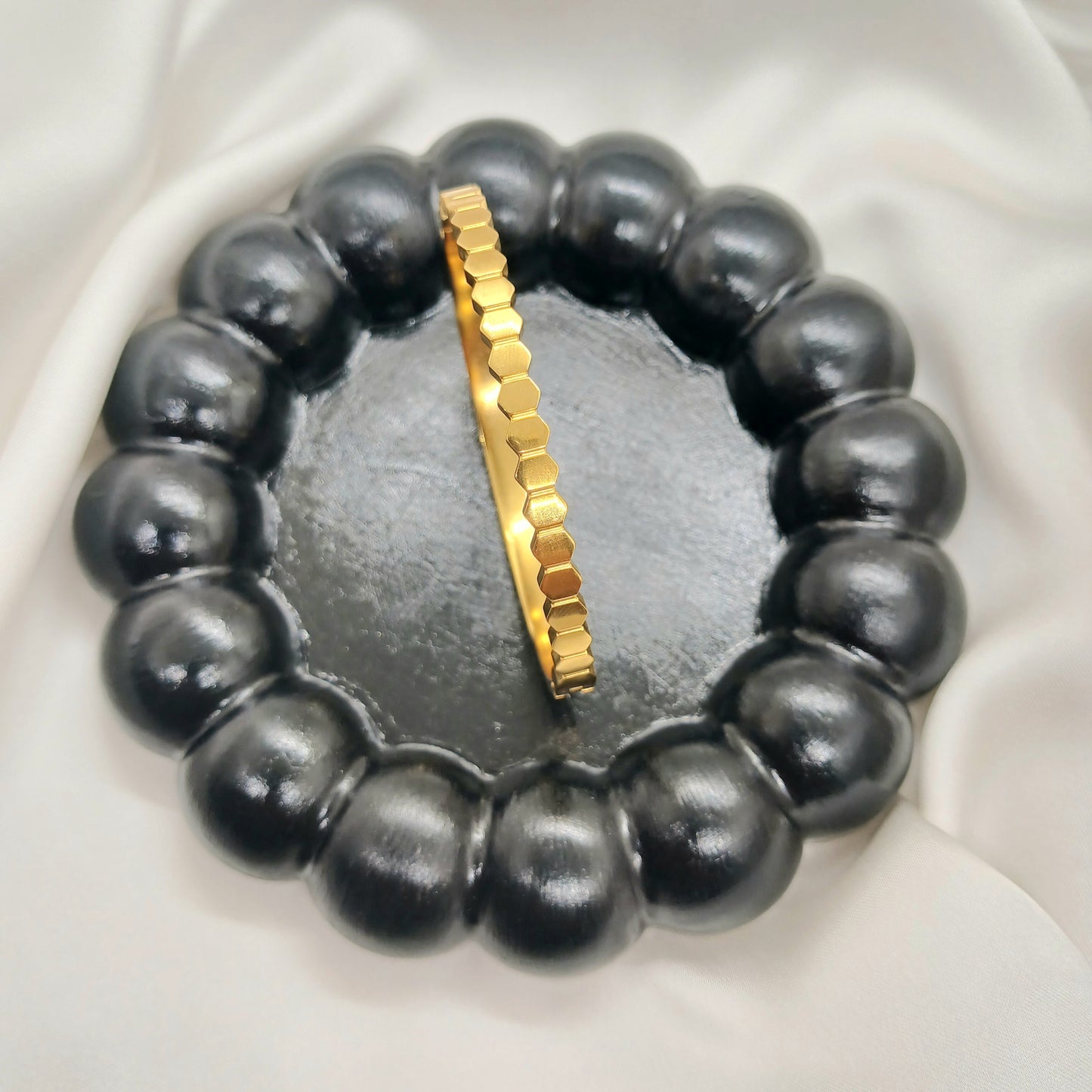 Honeycomb Handcuff