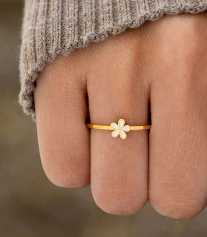 Minimal Flower Ring