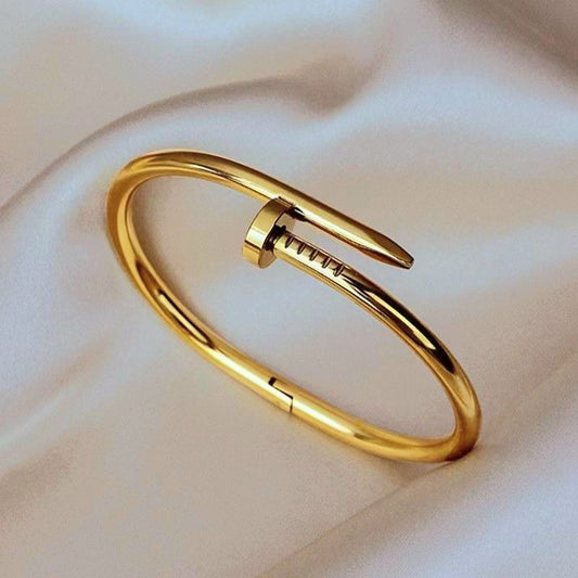 Nail Cartier handcuff