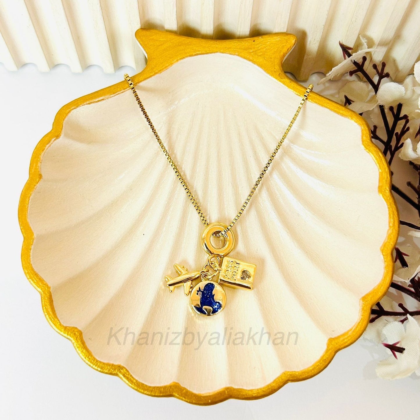 Dreamy World Tour Pendant