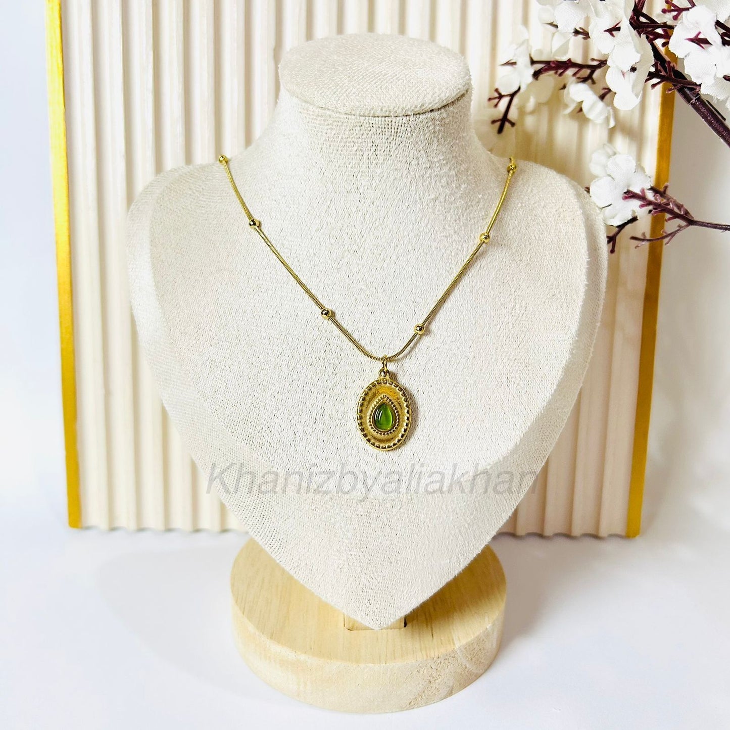 Majesty Verde Pendant