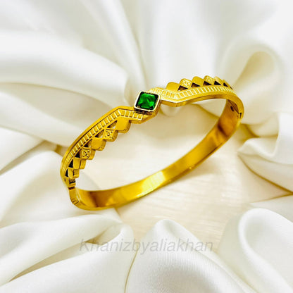 Emerald Crest Handcuff