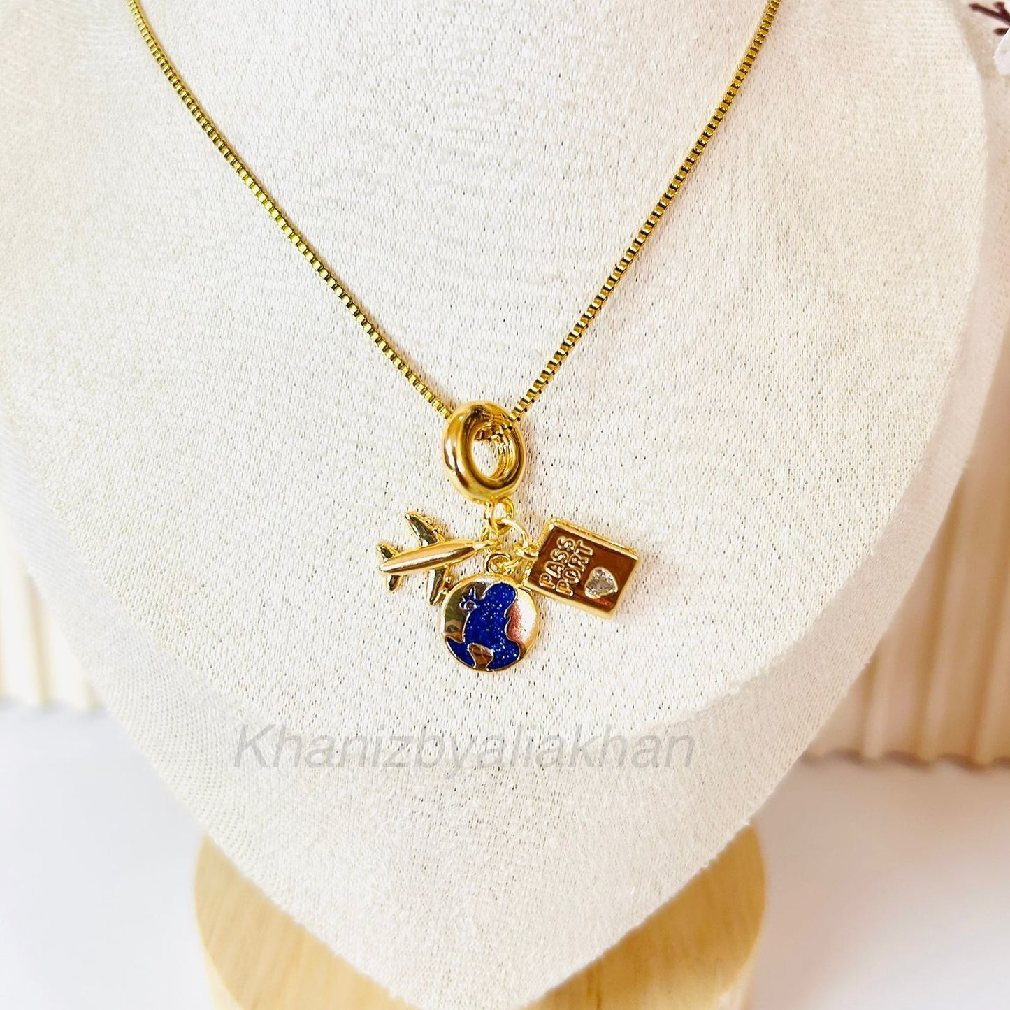 Dreamy World Tour Pendant