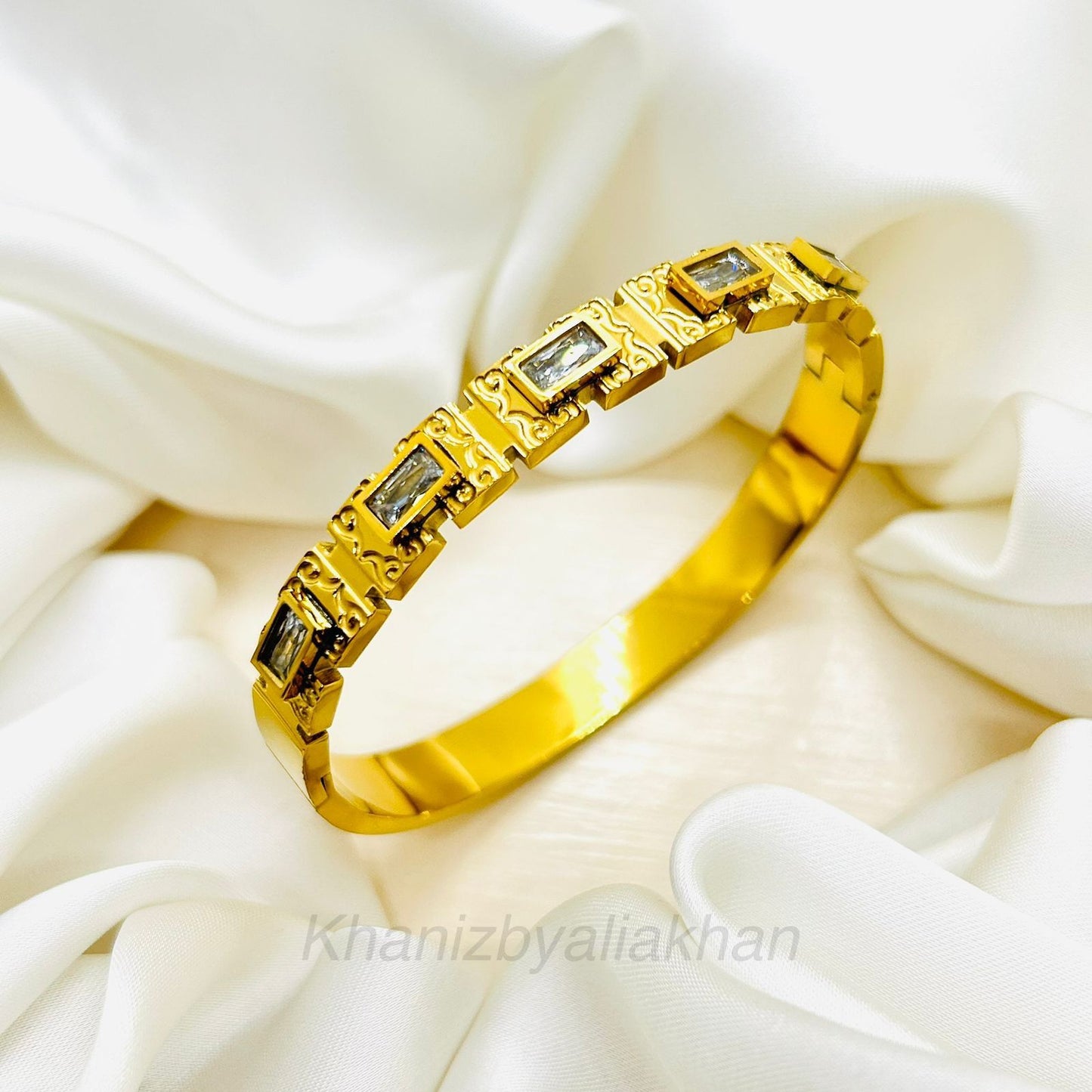 Ziva Crystal Handcuff