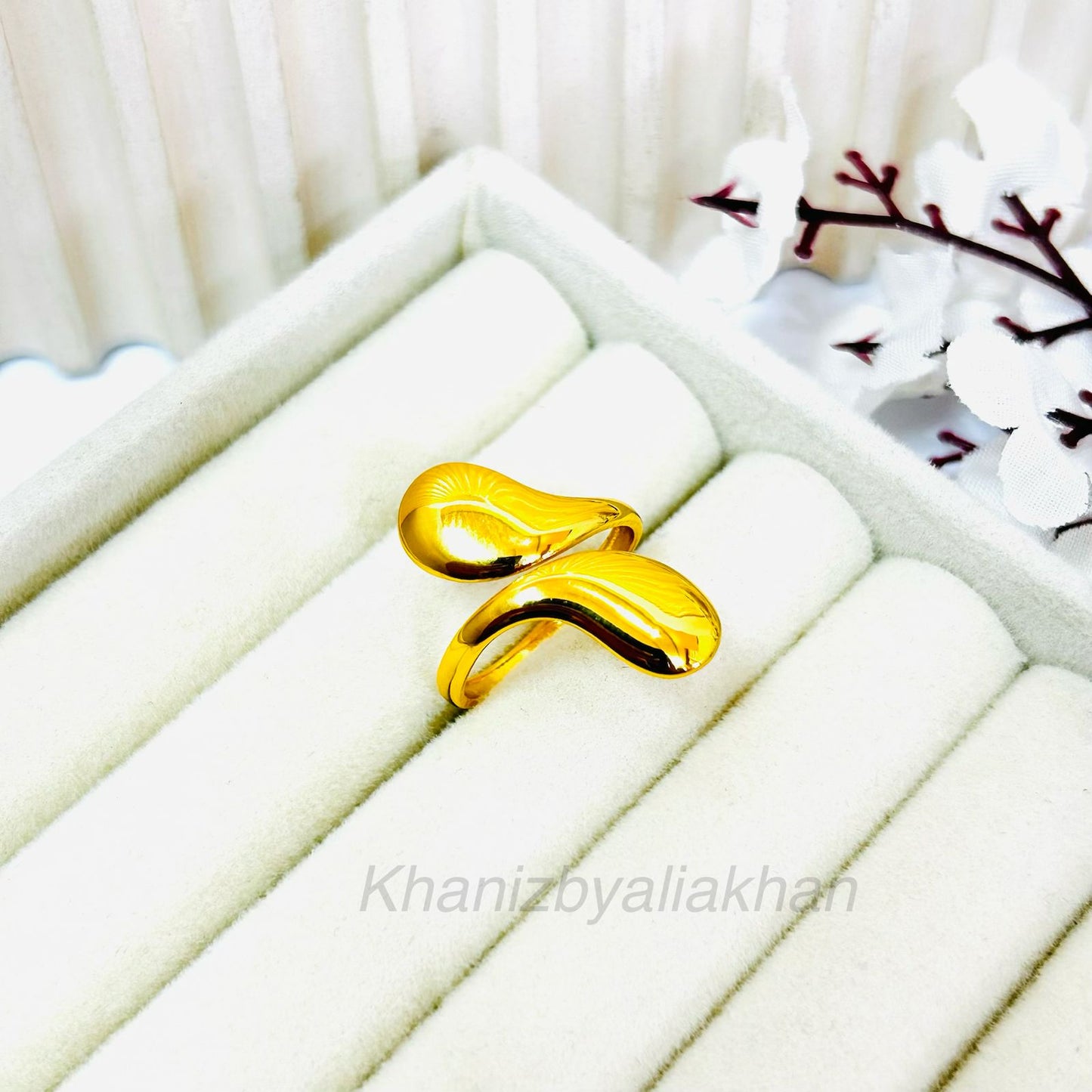 Lio Ring