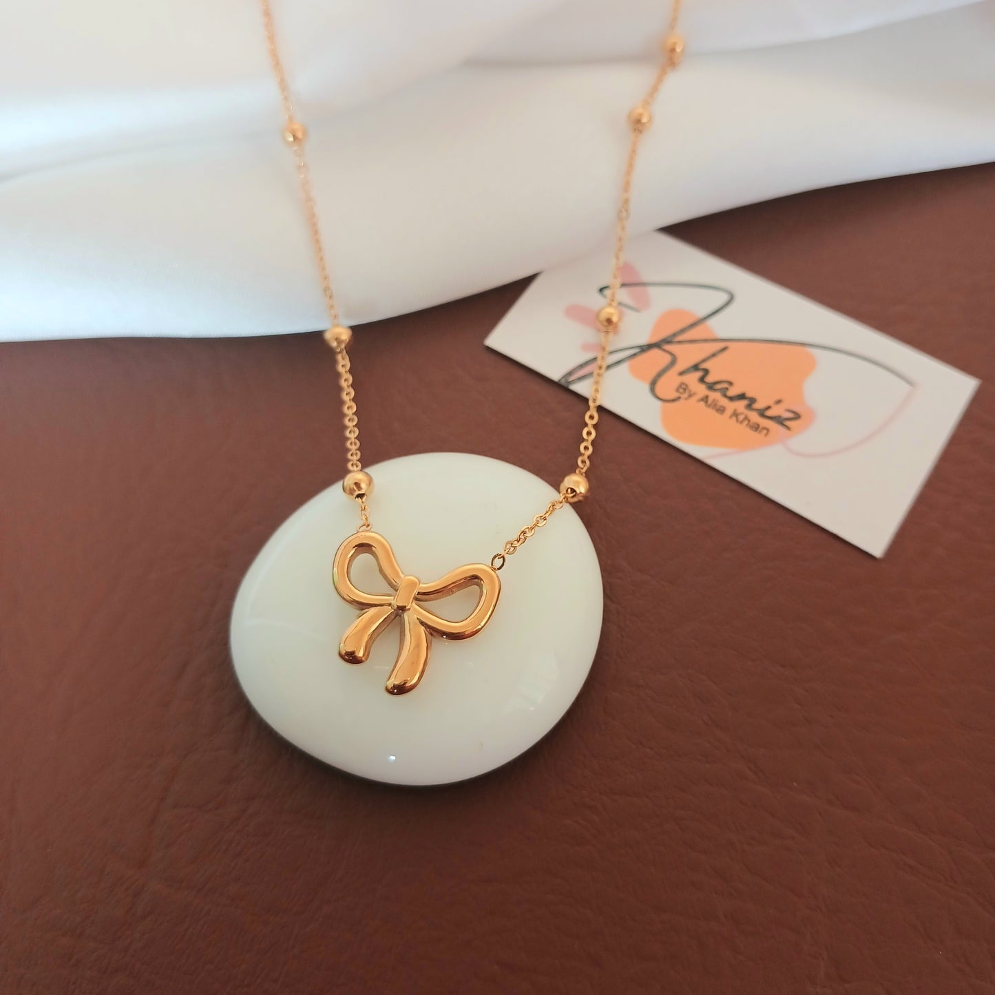 Bow pendant