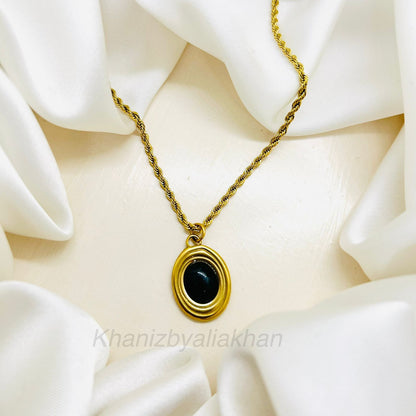 Noir Aura Pendant