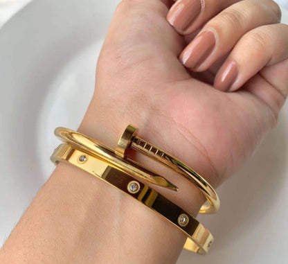 Nail Cartier handcuff