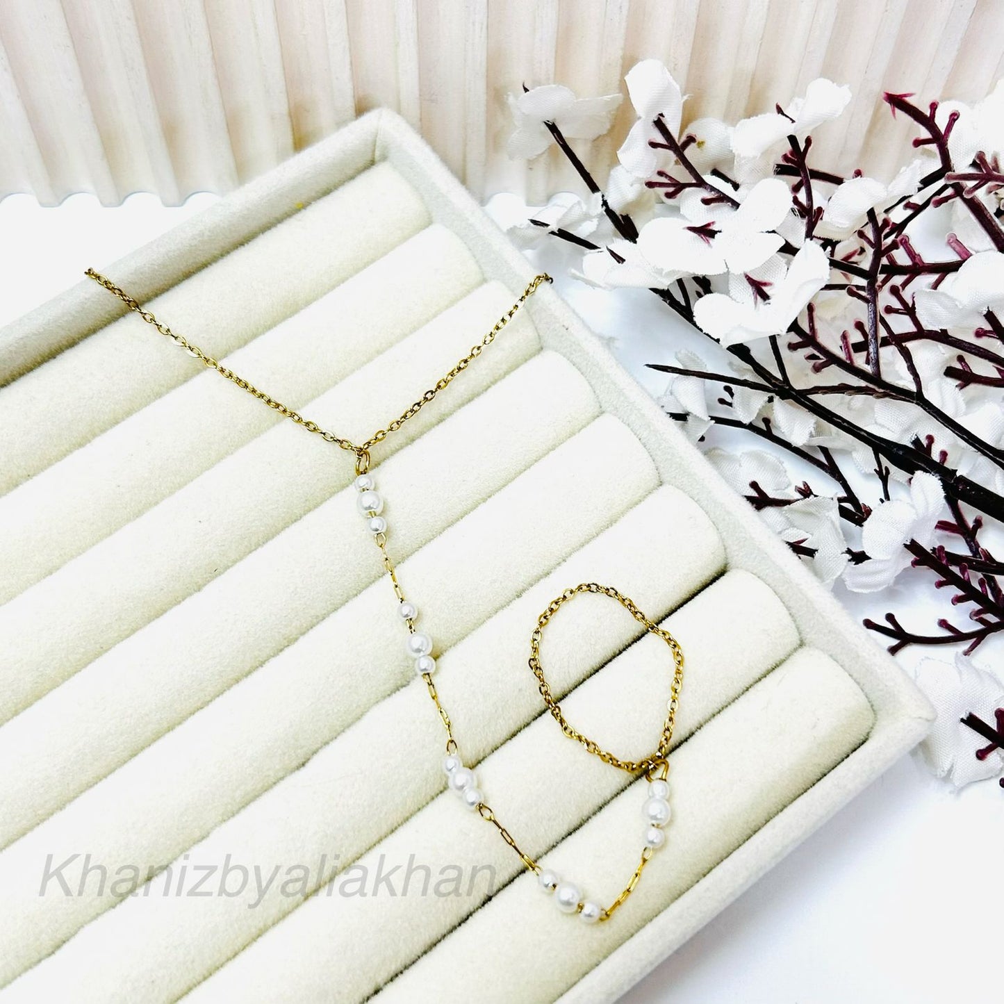 Pearl Handchain