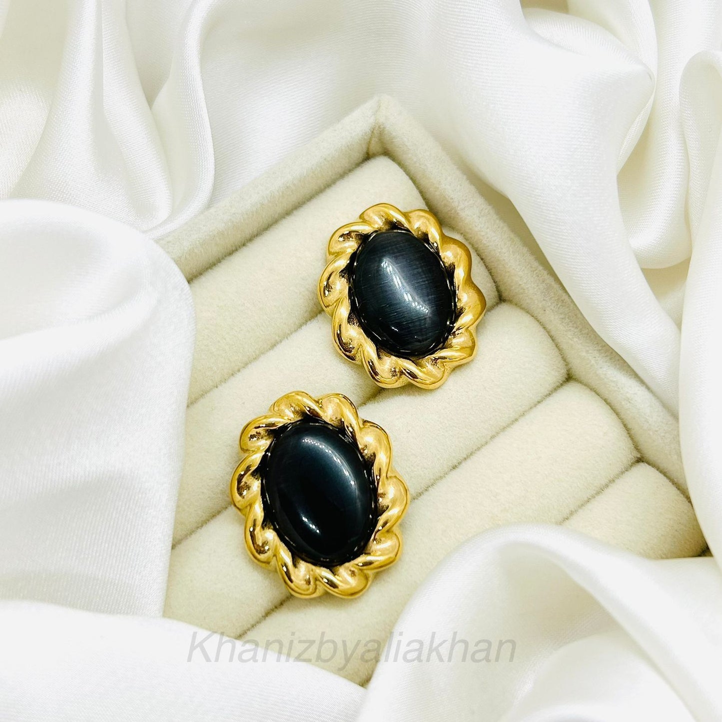 Noir Aura Earrings