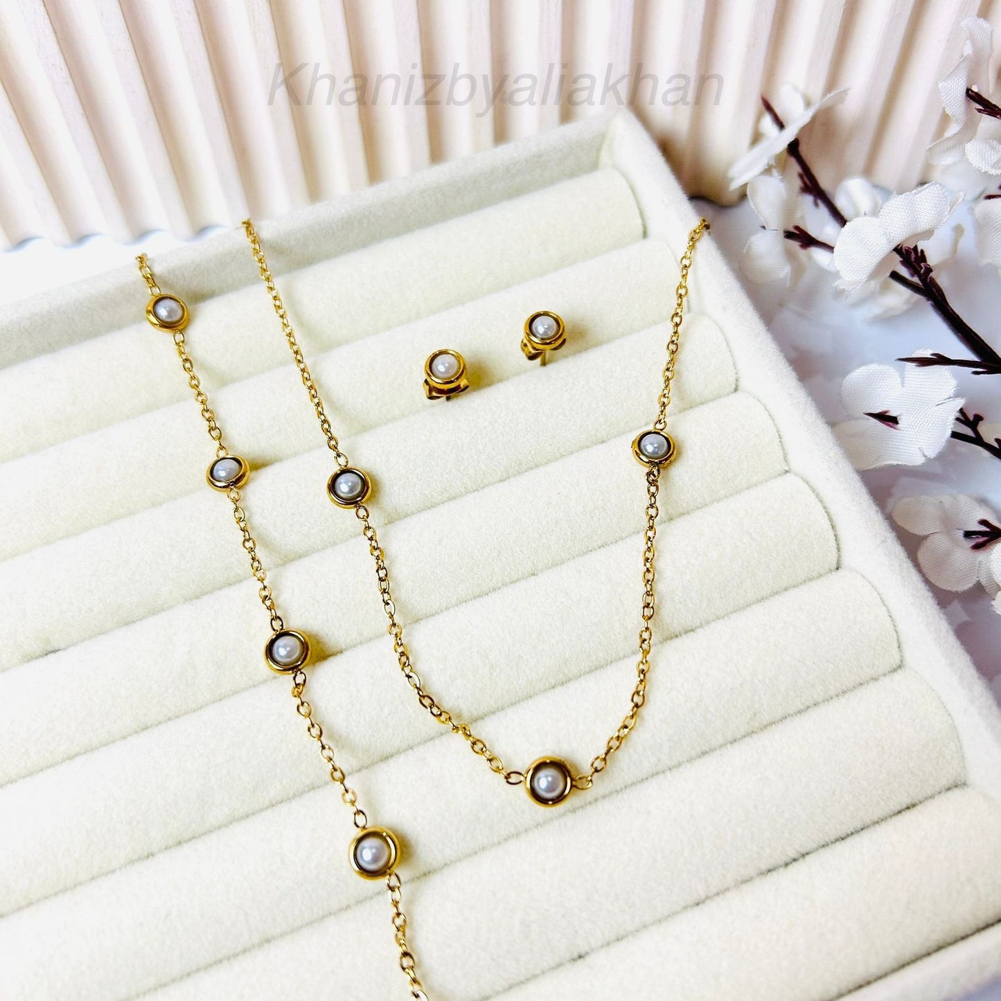Dainty Pearl Set