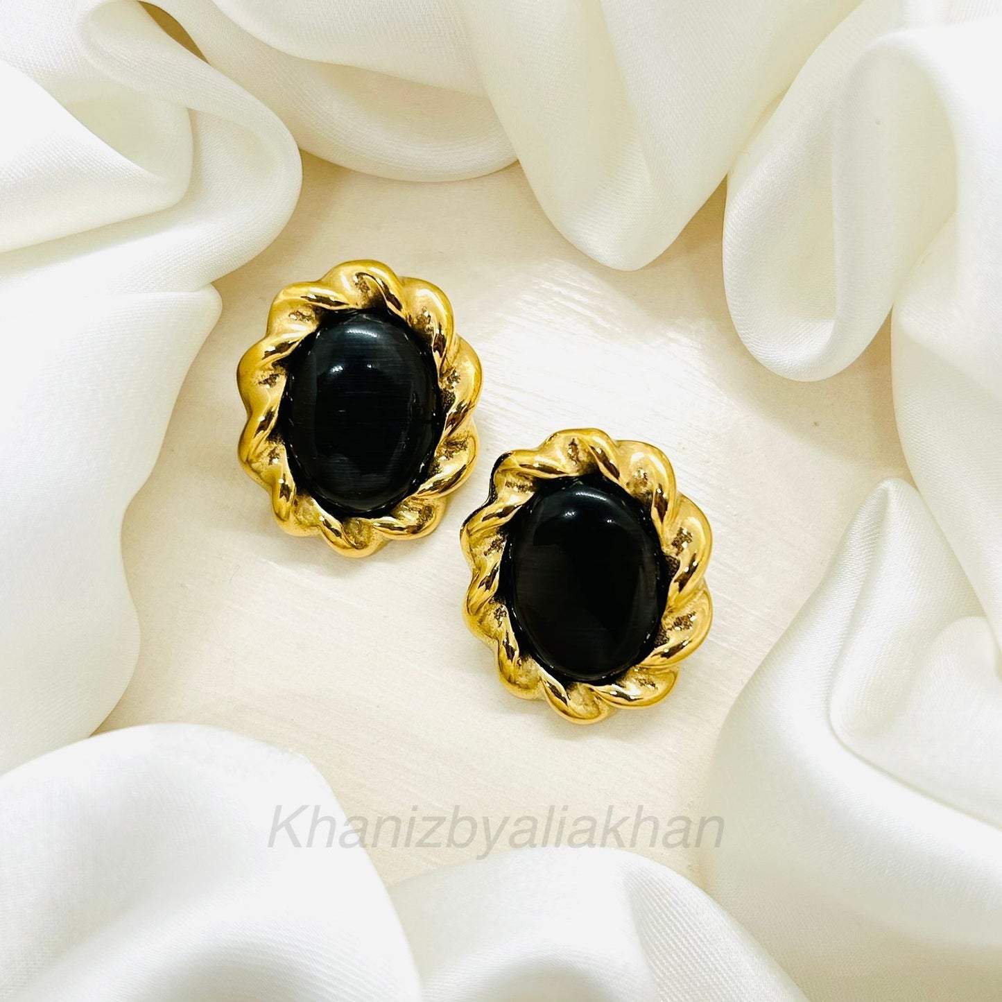 Noir Aura Earrings