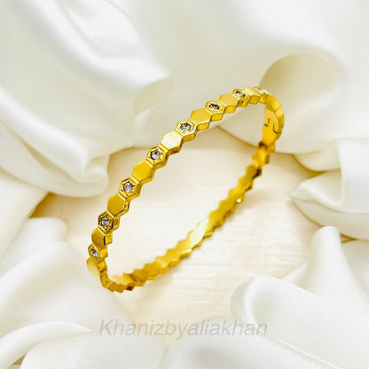 Elite Honeycomb Handcuff