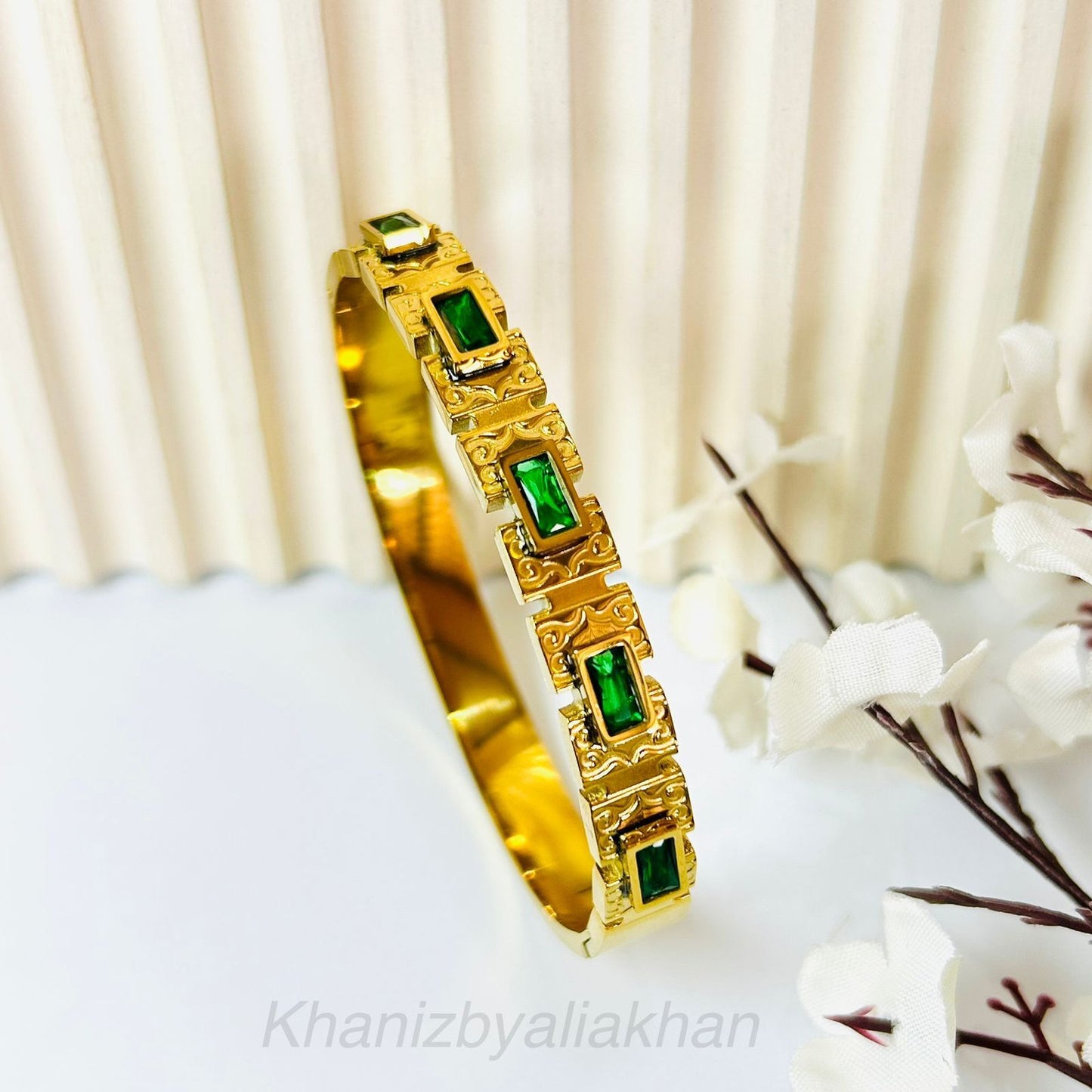 Ziva Emerald Handcuff