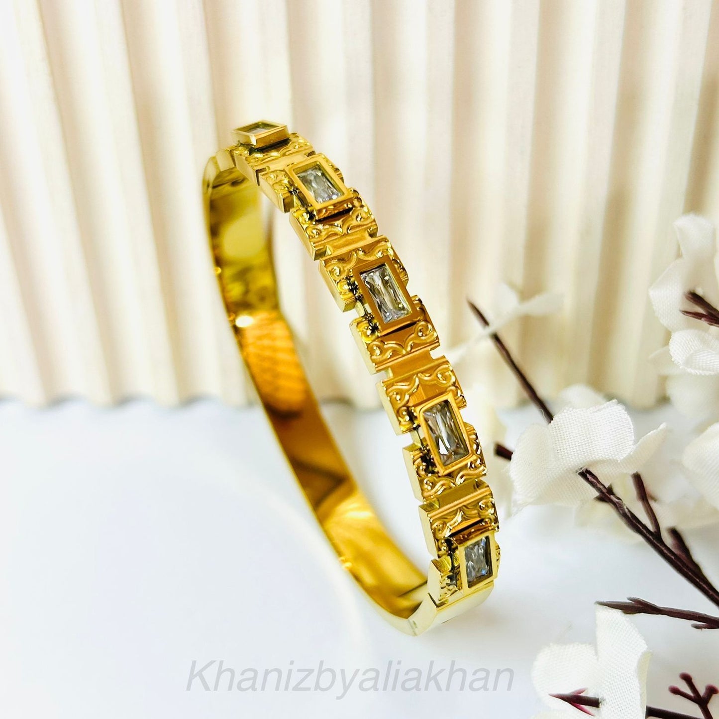 Ziva Crystal Handcuff