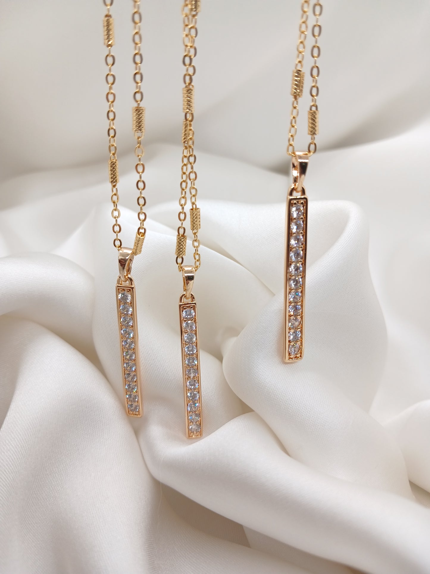 Luxurious diamante bar pendant