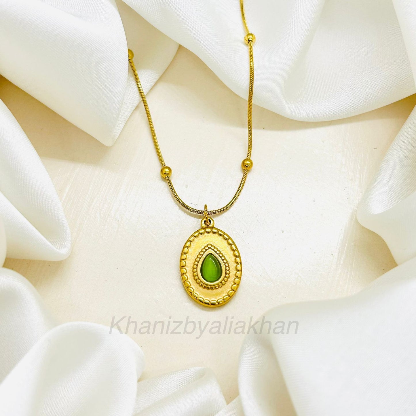 Majesty Verde Pendant