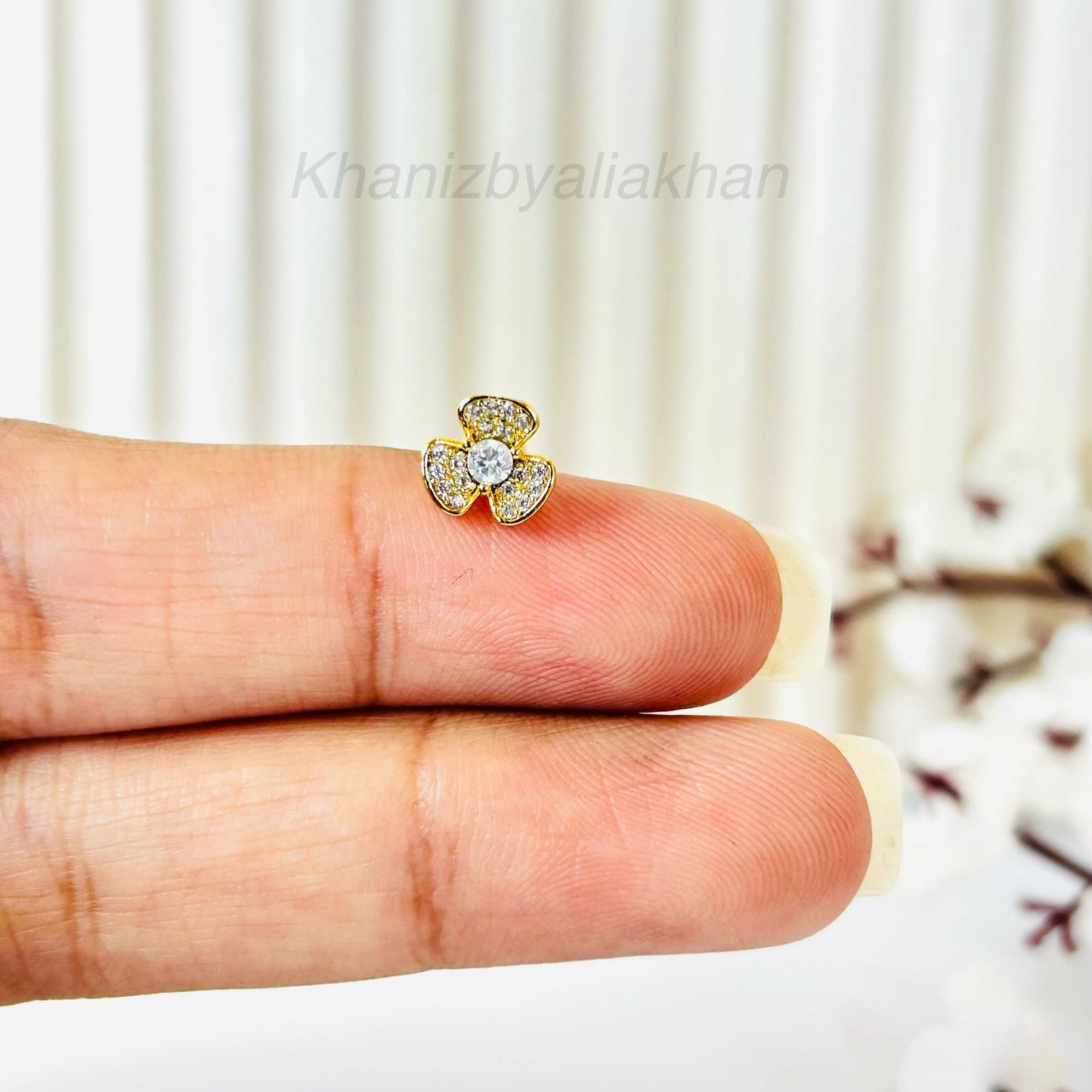 Flower Nose Pin