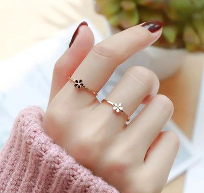 Minimal Flower Ring
