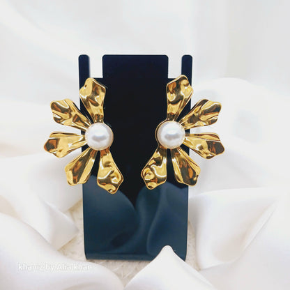 Petals & pearl earrings