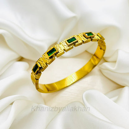 Ziva Emerald Handcuff