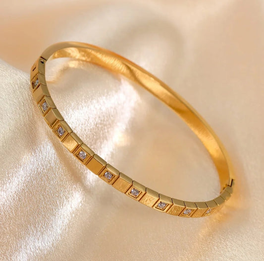 Treasure Handcuff