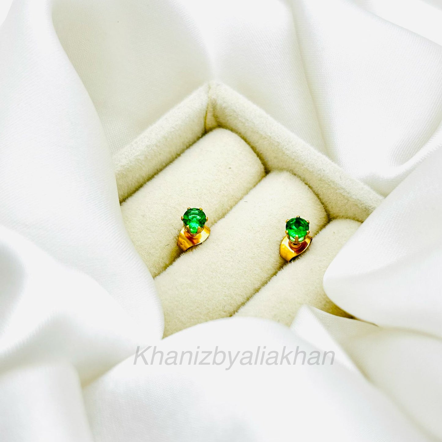 Dainty Emerald Earrings
