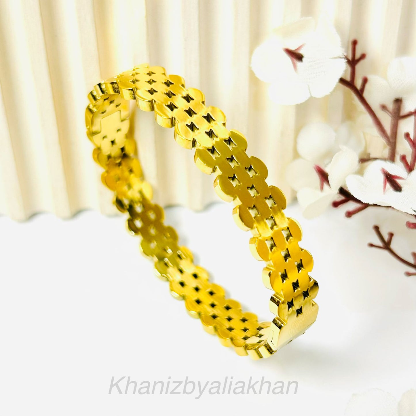 Gilded Mesh Handcuff