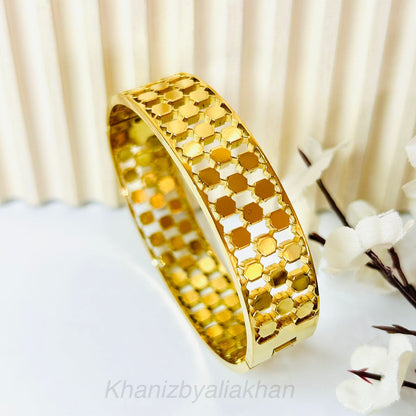 Mesh Grid Handcuff